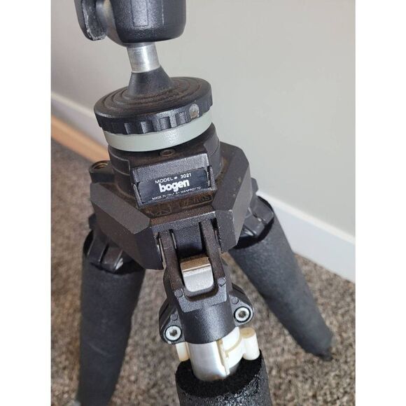 Bogen Professional Tripod - Picture 4 of 5